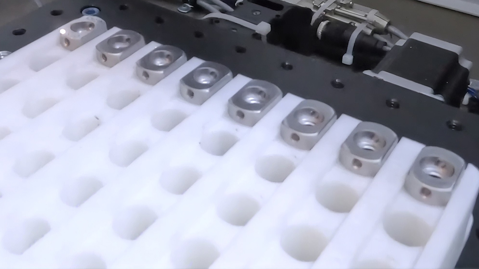12_High-Volume-Manufacturing_machining_24.4s